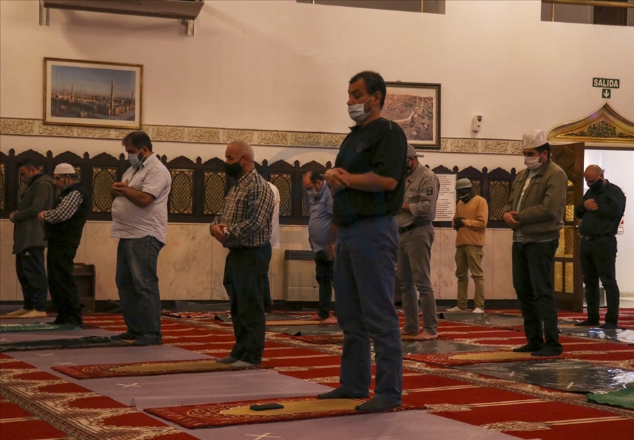 Arjantin'de ilk teravih namazı kılındı