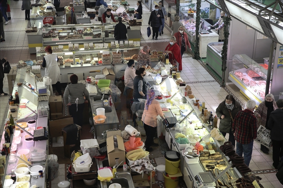 Ramazan u vrijeme pandemije: Sarajlije obavile kupovinu na Markalama i u Tržnici