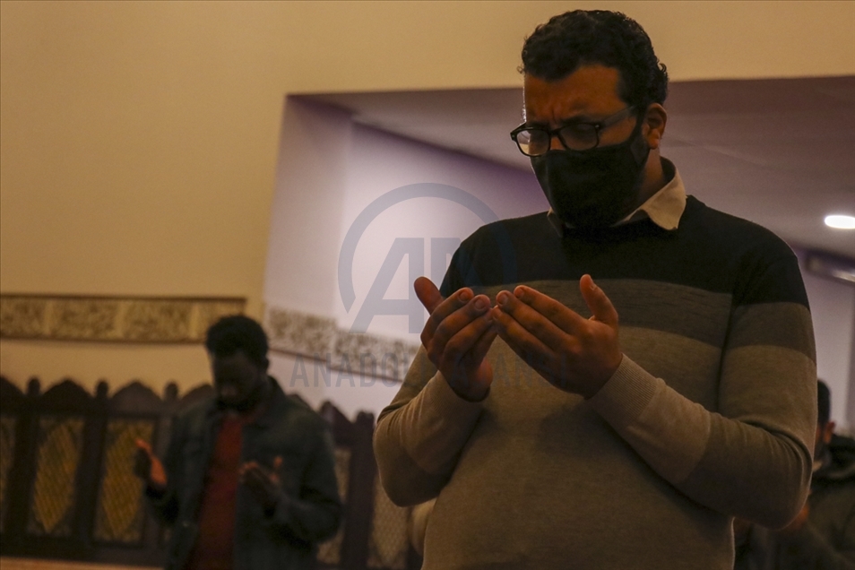 Arjantin'de ilk teravih namazı kılındı