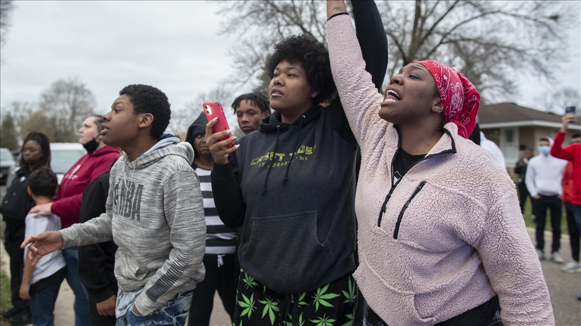 Minneapolis'te siyahi gencin polis kurşunuyla hayatını kaybetmesi protesto edildi