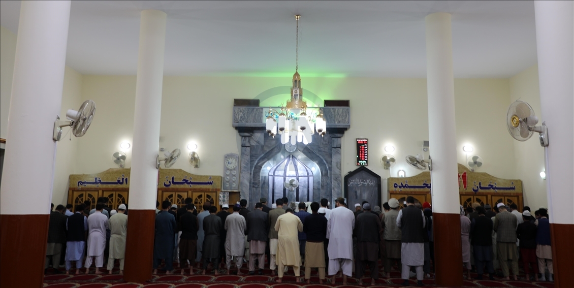 Afganistan'da ilk teravih namazı kılındı
