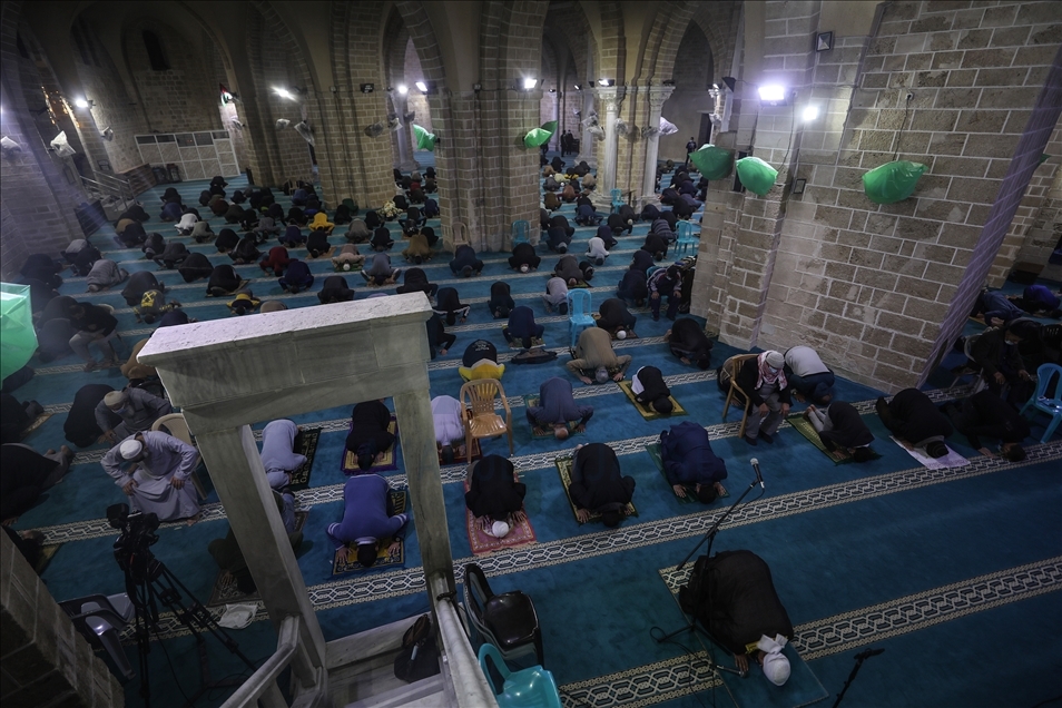 Gazze'de ilk teravih namazı kılındı
