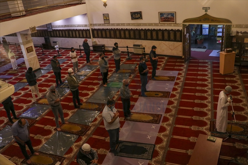 Arjantin'de ilk teravih namazı kılındı