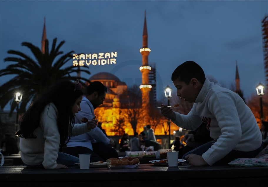 İstanbul iftar saatine sakin girdi