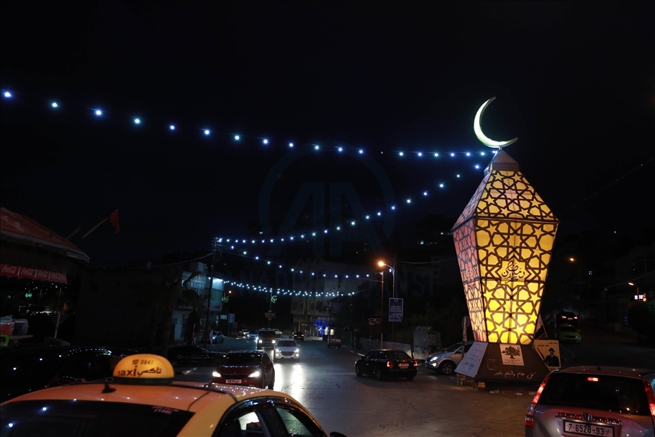 Qyteti i Ramallahut zbukurohet me fenerin gjigant me rastin e Ramazanit