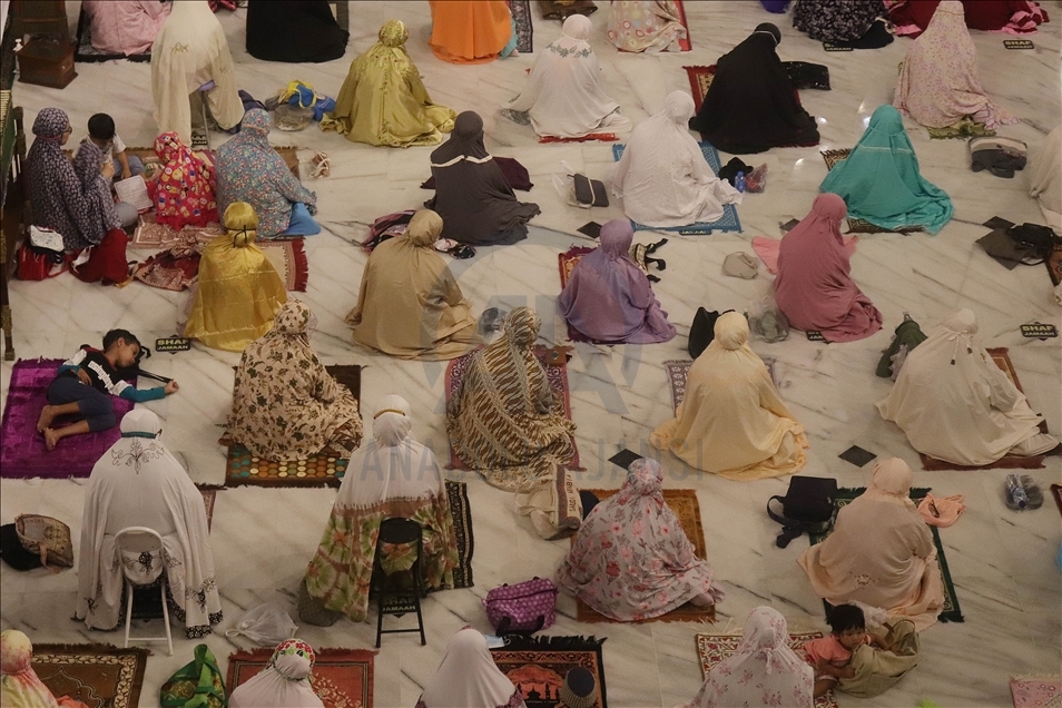 Salat tarawih di Surabaya terapkan protokol kesehatan ketat
