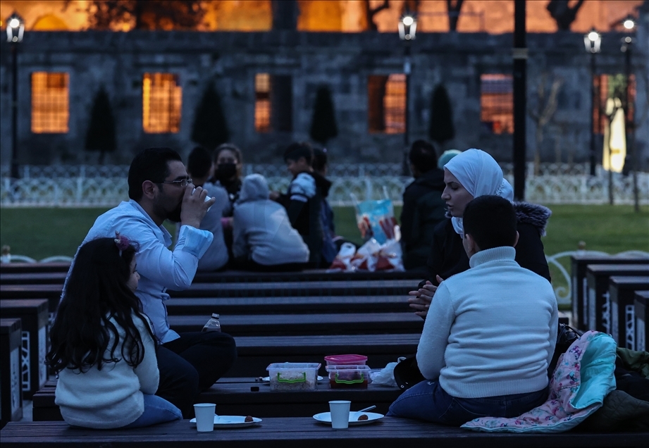 İstanbul iftar saatine sakin girdi
