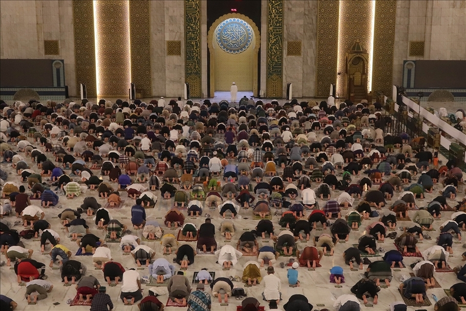 Salat tarawih di Surabaya terapkan protokol kesehatan ketat