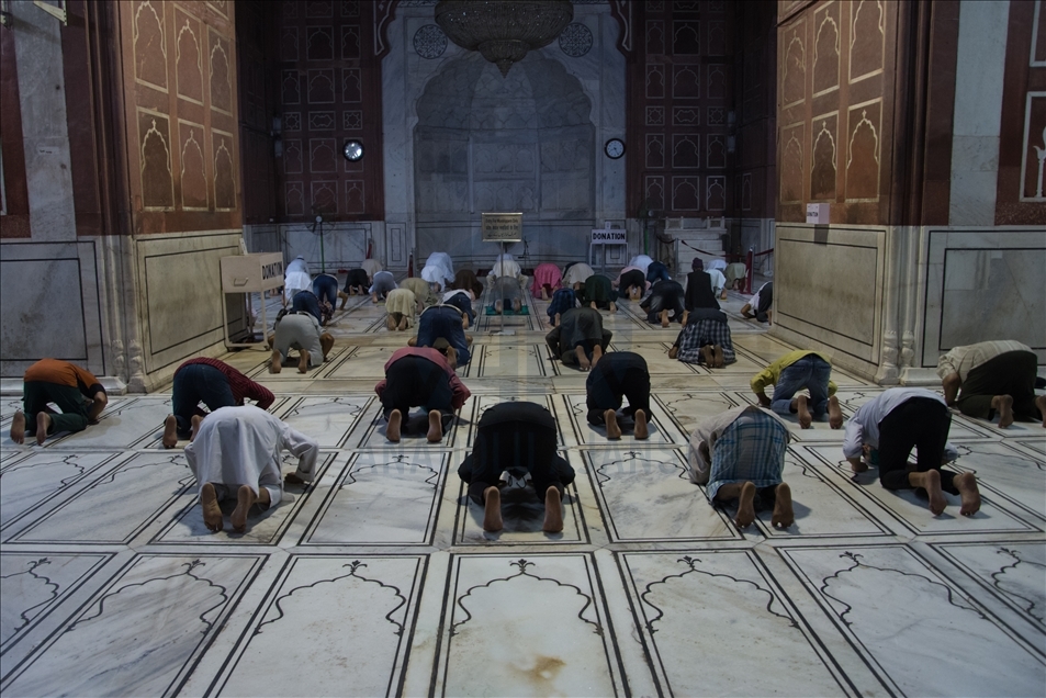 Delhi'de ilk teravih namazı