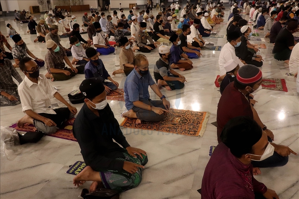 Salat tarawih di Surabaya terapkan protokol kesehatan ketat