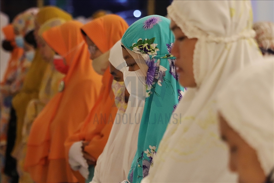 Salat tarawih di Surabaya terapkan protokol kesehatan ketat