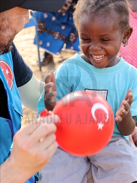توزیع کمک‌های بشردوستانه ترکیه میان نیازمندان مالی 