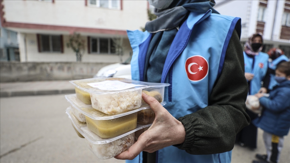 Türkiye Diyanet Vakfı, ramazan boyunca ihtiyaç sahibi 20 bin kişiye iftarlık kumanya dağıtacak