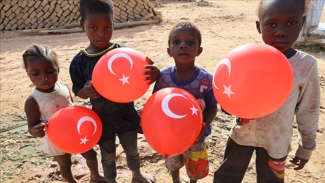 Türkiye Diyanet Vakfı ramazan öncesi Malili yoksul ailelerin yüzünü güldürdü