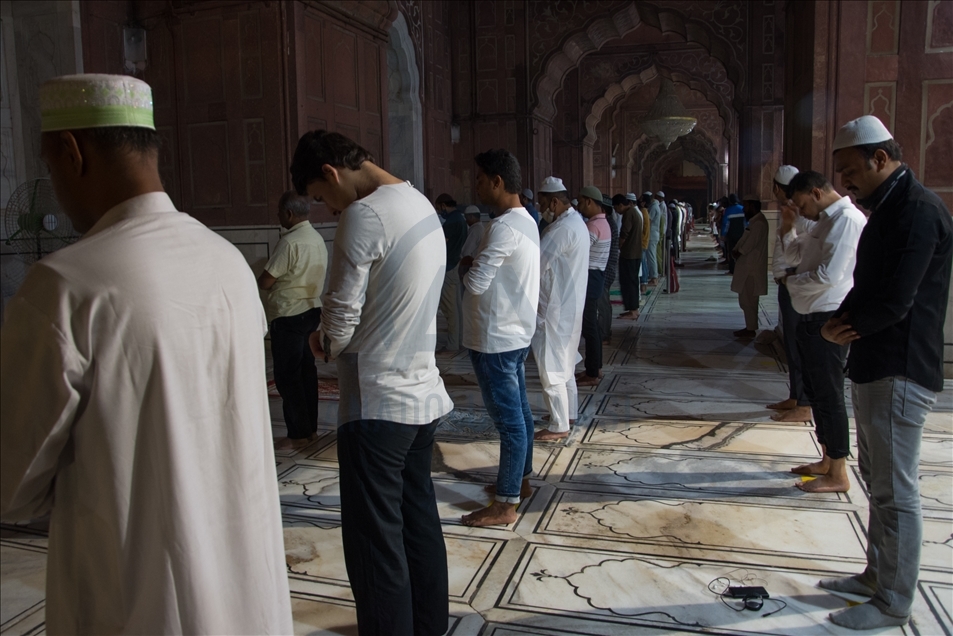 Delhi'de ilk teravih namazı