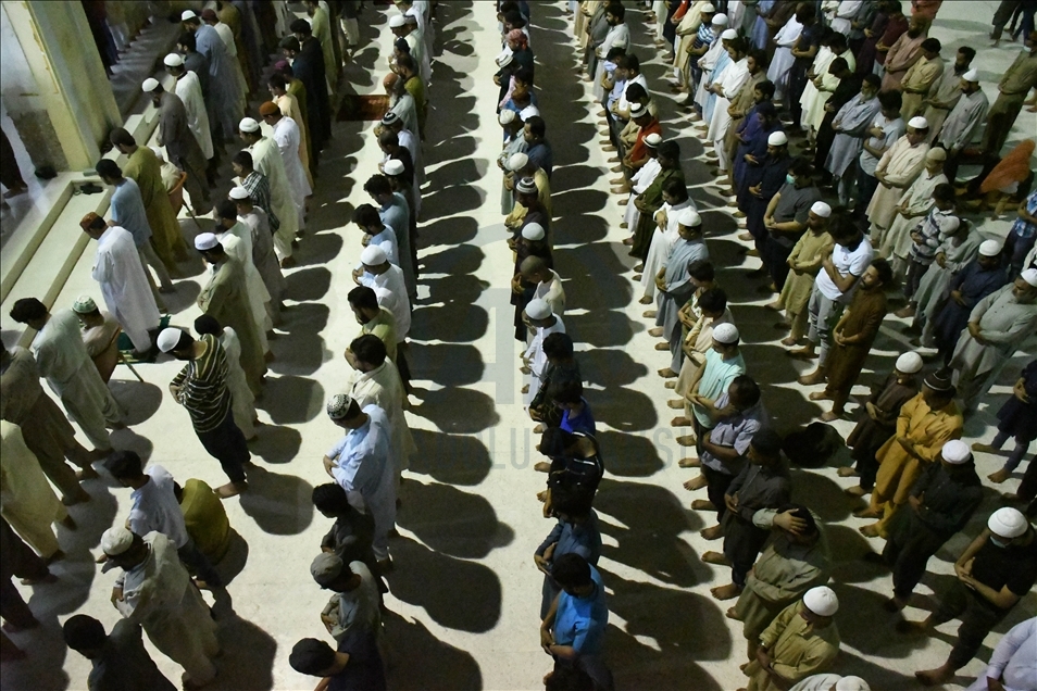 Pakistan'da ilk teravih namazı