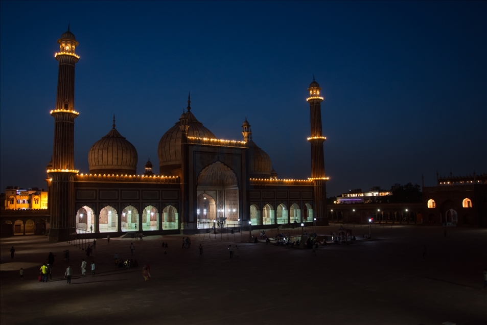 Delhi'de ilk teravih namazı