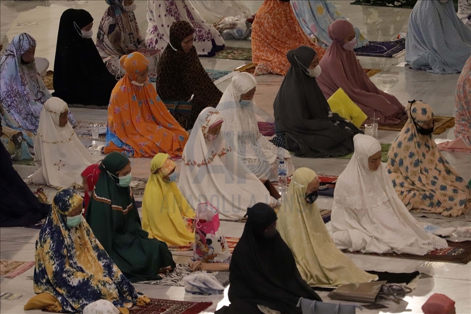 Salat tarawih di Surabaya terapkan protokol kesehatan ketat
