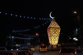 Qyteti i Ramallahut zbukurohet me fenerin gjigant me rastin e Ramazanit