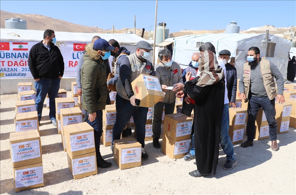 کمک‌های بشردوستانه ترکیه به خانواده‌های سوری در لبنان 