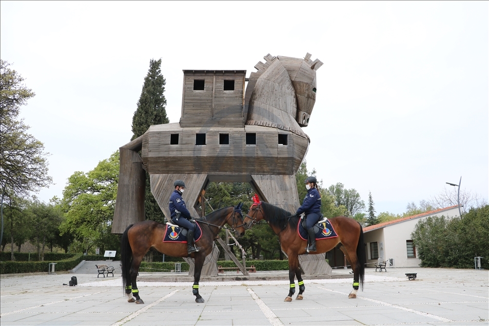 Mounted gendarmerie teams secure Trojan Ancient City