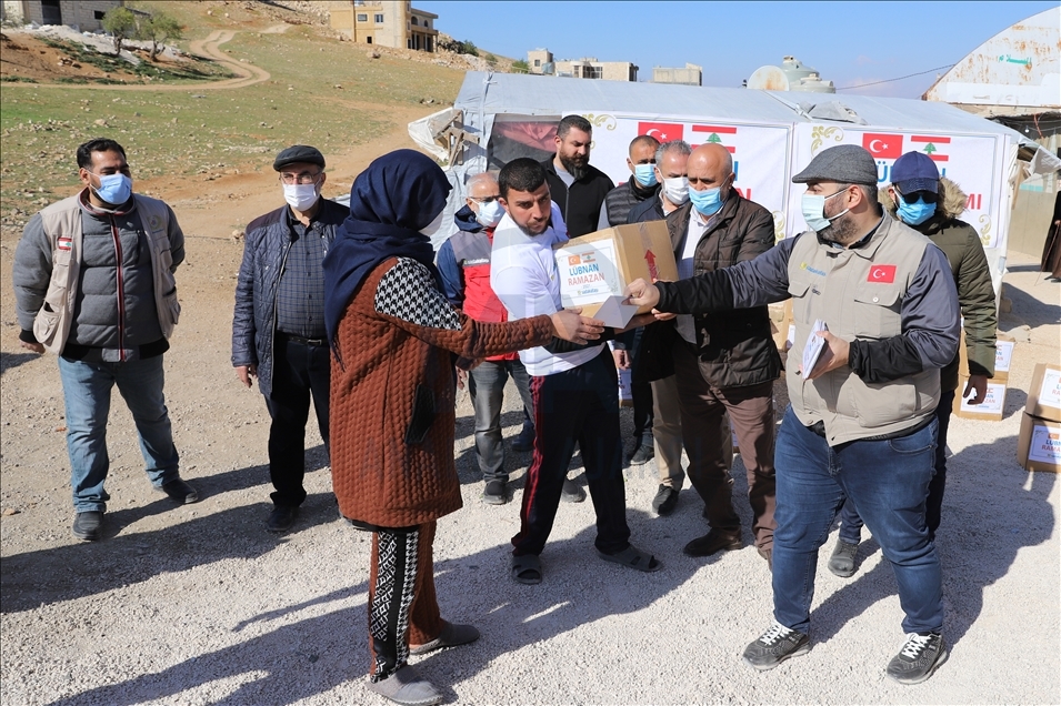 کمک‌های بشردوستانه ترکیه به خانواده‌های سوری در لبنان 