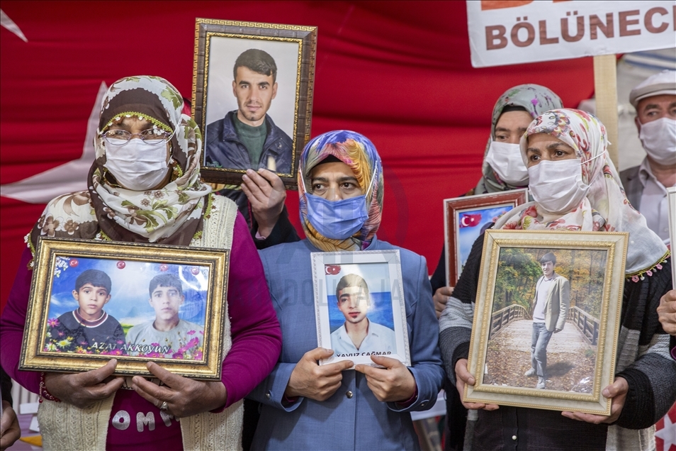 Diyarbakır anneleri, dağa kaçırılan çocuklarına "teslim ol" çağrısında bulundu 