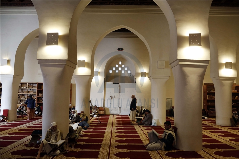 الجامع الكبير بصنعاء.. معلم إسلامي يتألق في رمضان