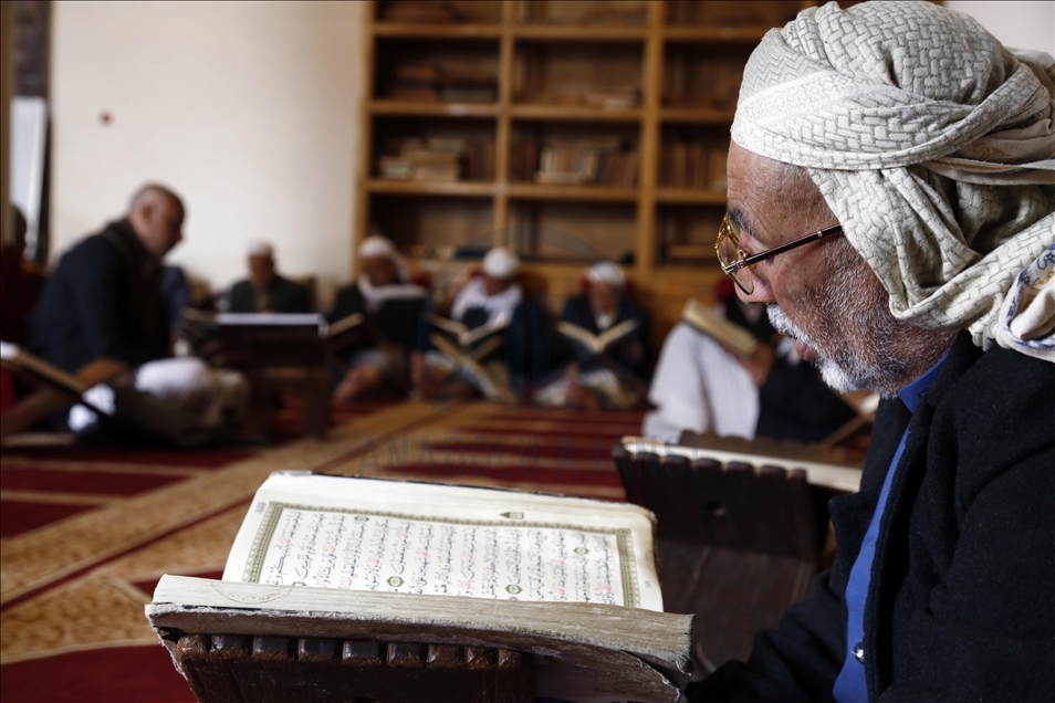 الجامع الكبير بصنعاء.. معلم إسلامي يتألق في رمضان