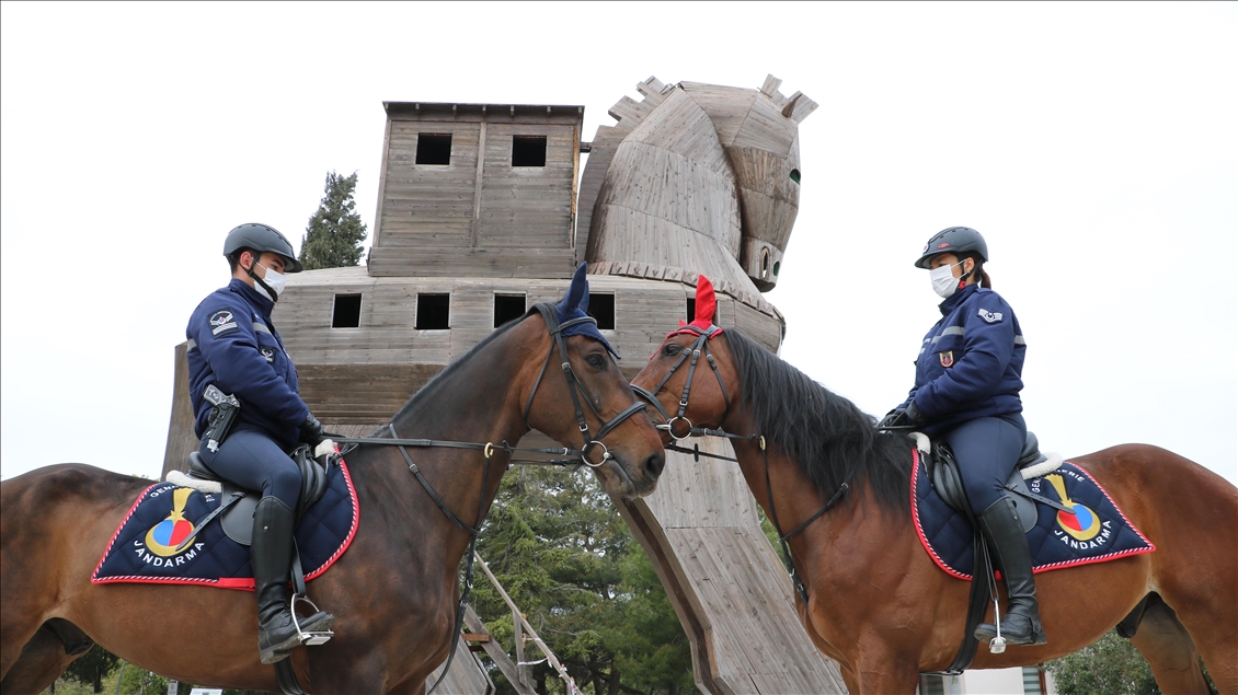 Mounted gendarmerie teams secure Trojan Ancient City