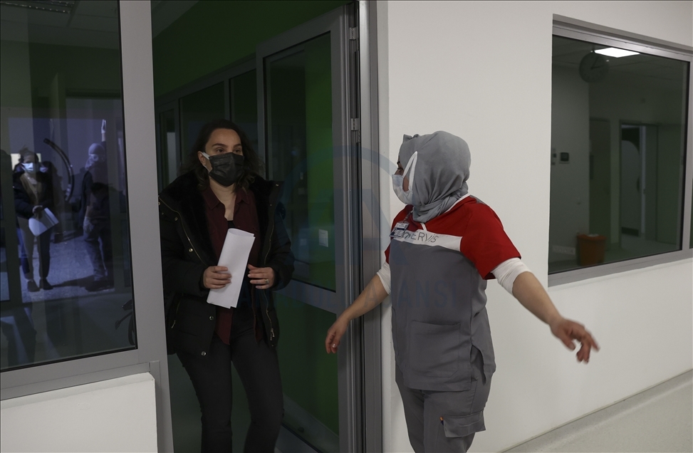 Vaccination against Covid-19 continues after iftar in Turkish capital