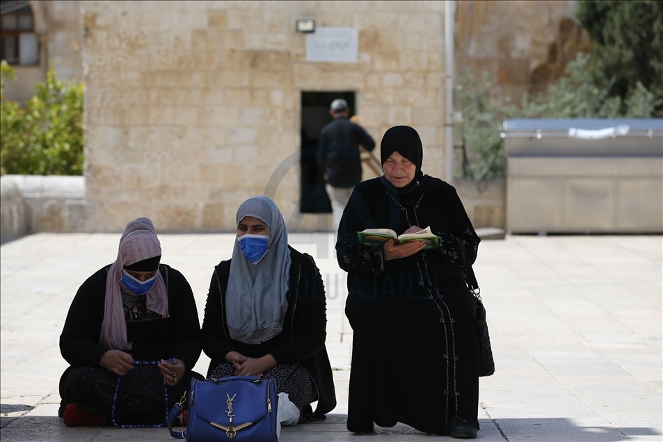 Në Mesxhid al-Aksa 70 mijë palestinezë falën xhumanë e parë të Ramazanit