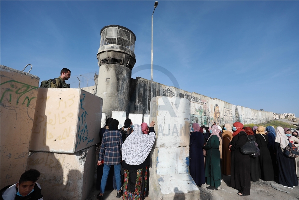 اسرائیل از ورود هزاران فلسطینی به قدس اشغالی ممانعت کرد