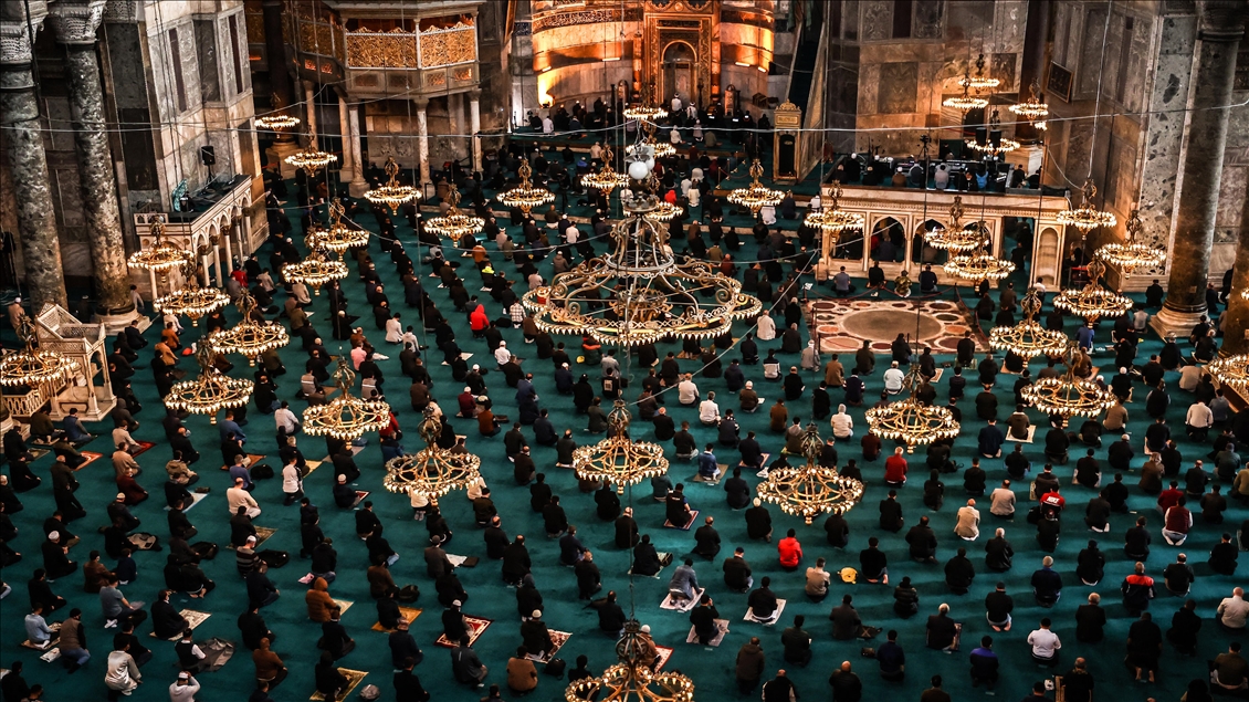 اقامه اولین نماز جمعه ماه رمضان در استانبول     