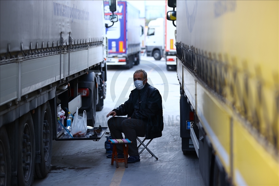 "İhracatın kahramanları" oruçlarını sınır kapısında kendi hazırladıkları yemeklerle açıyor