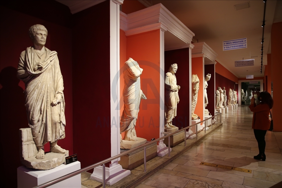 Antalya Müzesi, kıymetli eserleri ve heykelleriyle öne çıkıyor