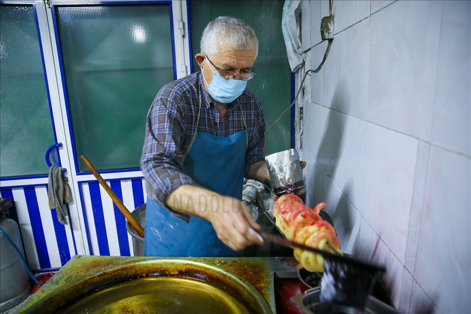 Le dessert "zulbiye" orne les tables d'iftar de Damas à Izmir