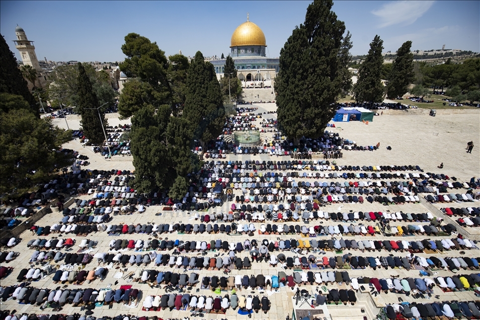 Në Mesxhid al-Aksa 70 mijë palestinezë falën xhumanë e parë të Ramazanit