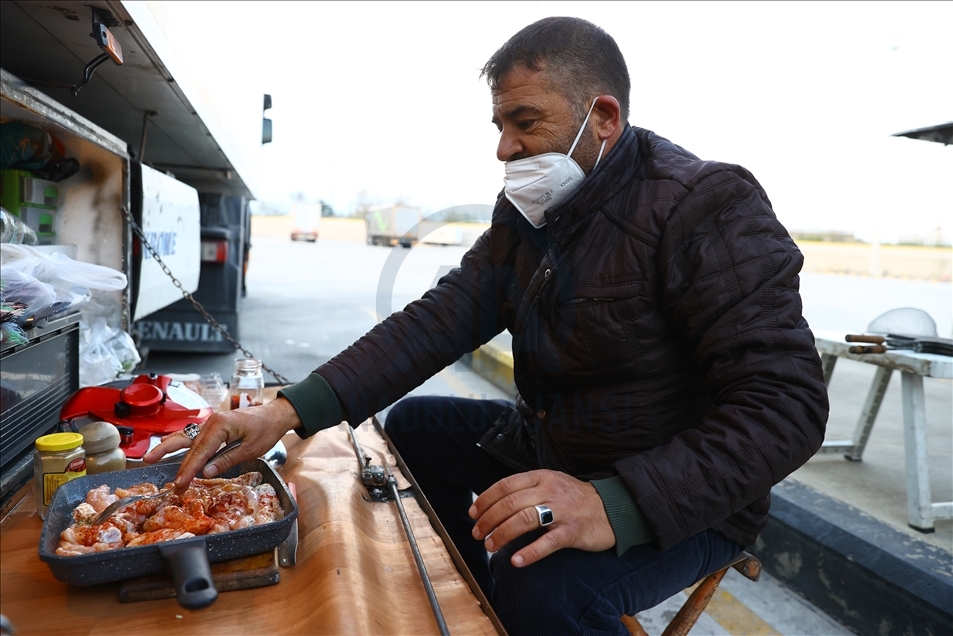 "İhracatın kahramanları" oruçlarını sınır kapısında kendi hazırladıkları yemeklerle açıyor