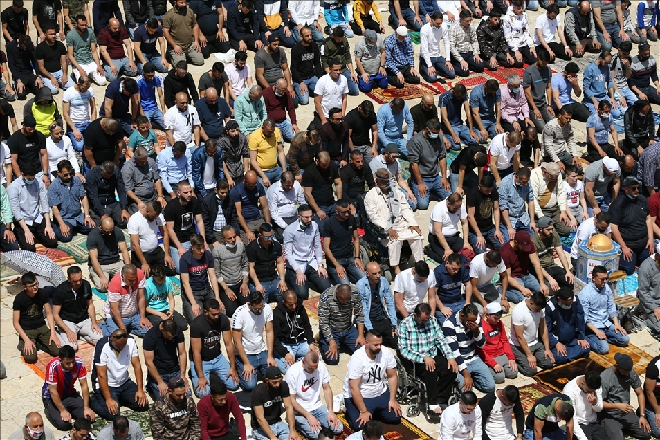 Në Mesxhid al-Aksa 70 mijë palestinezë falën xhumanë e parë të Ramazanit