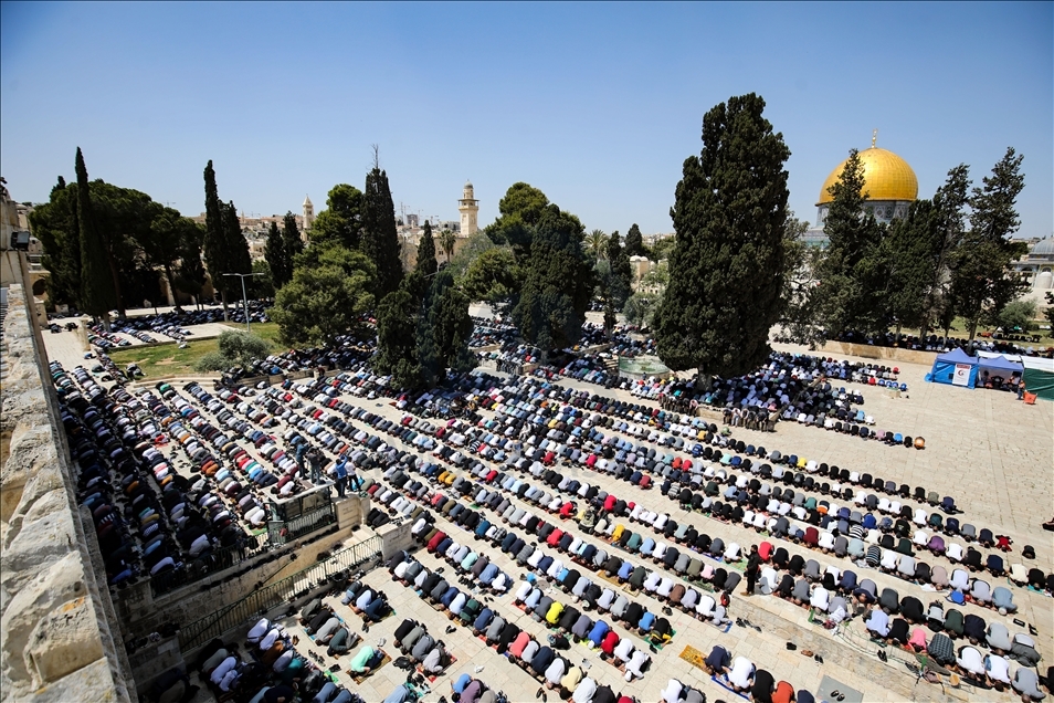 Në Mesxhid al-Aksa 70 mijë palestinezë falën xhumanë e parë të Ramazanit
