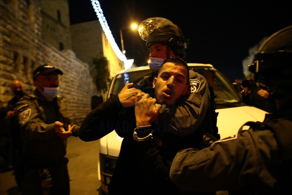 Израильская полиция применила силу против палестинцев в Иерусалиме