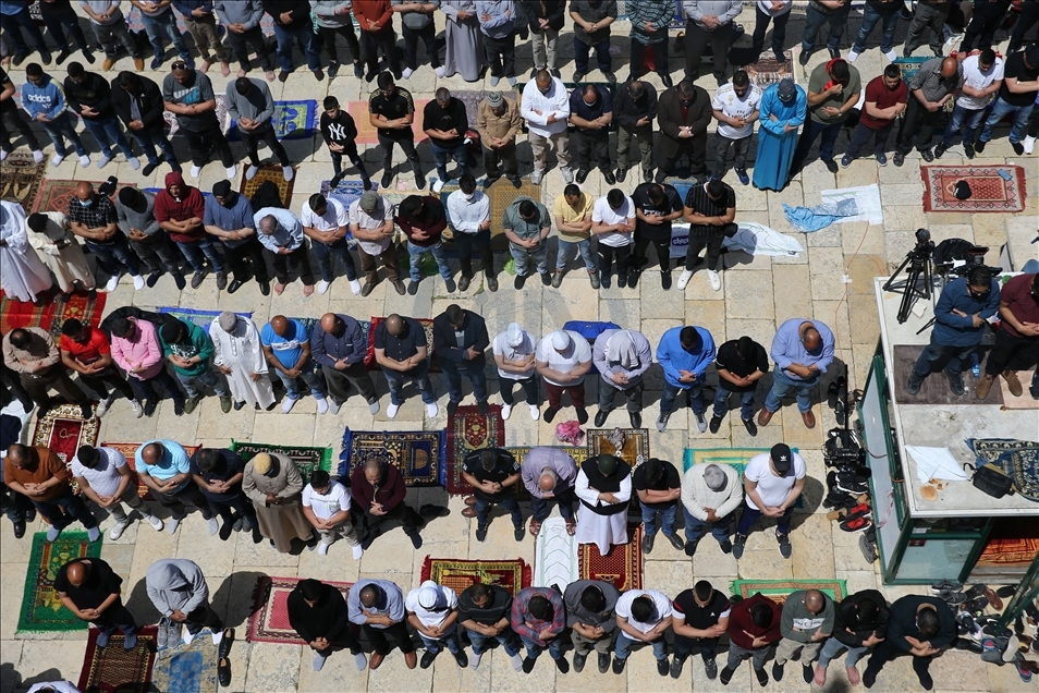 Në Mesxhid al-Aksa 70 mijë palestinezë falën xhumanë e parë të Ramazanit