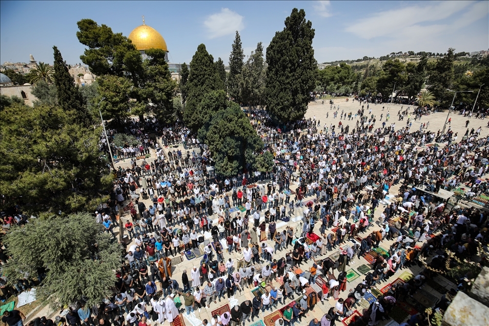 Në Mesxhid al-Aksa 70 mijë palestinezë falën xhumanë e parë të Ramazanit