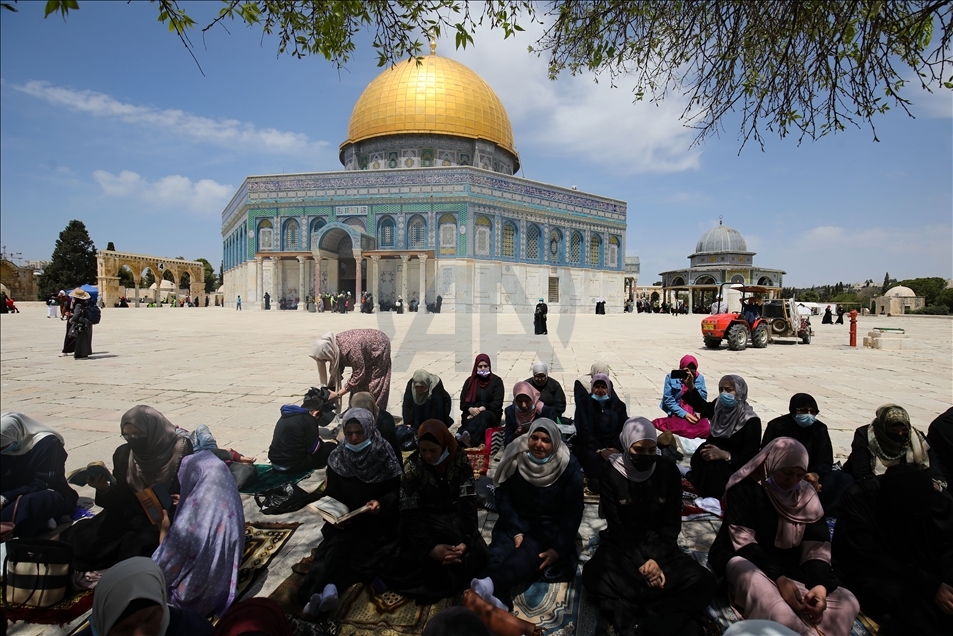 Në Mesxhid al-Aksa 70 mijë palestinezë falën xhumanë e parë të Ramazanit