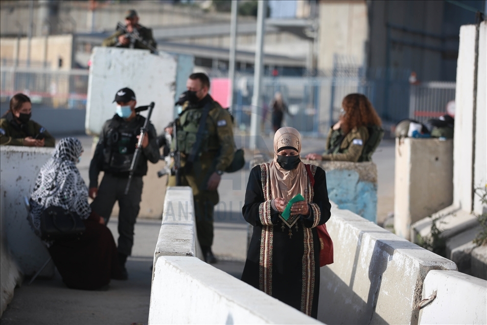 إسرائيل تُقيّد دخول فلسطينيي الضفة للصلاة بـ"الأقصى"