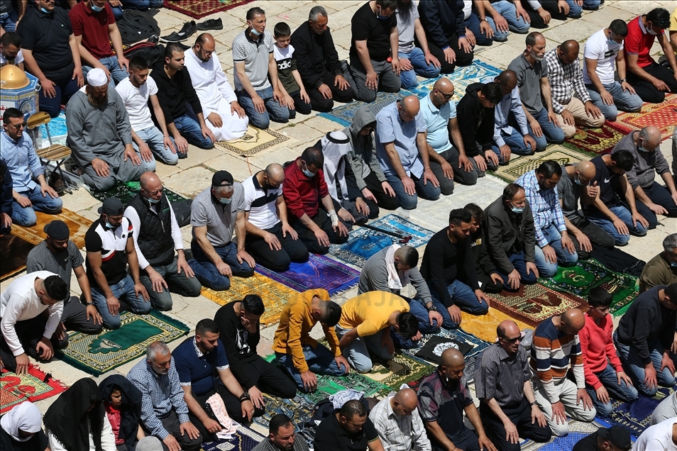 Në Mesxhid al-Aksa 70 mijë palestinezë falën xhumanë e parë të Ramazanit
