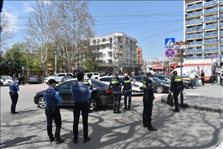 Un hombre tomó como rehenes a varias personas en un banco en Georgia