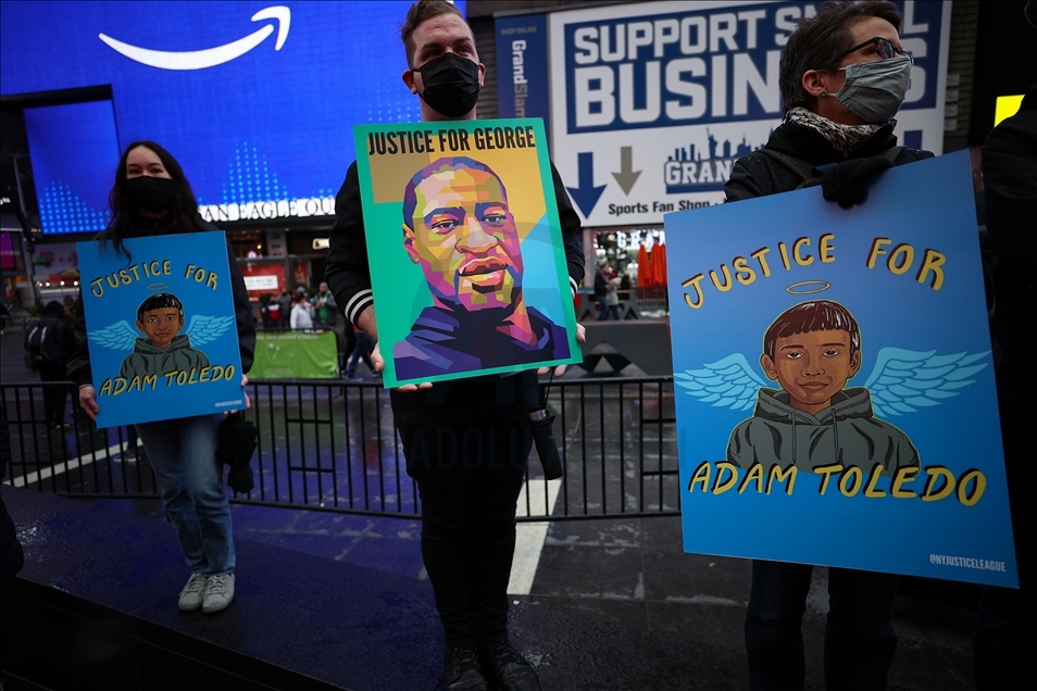 New York'ta polis şiddeti kurbanları için anma etkinliği düzenledi.