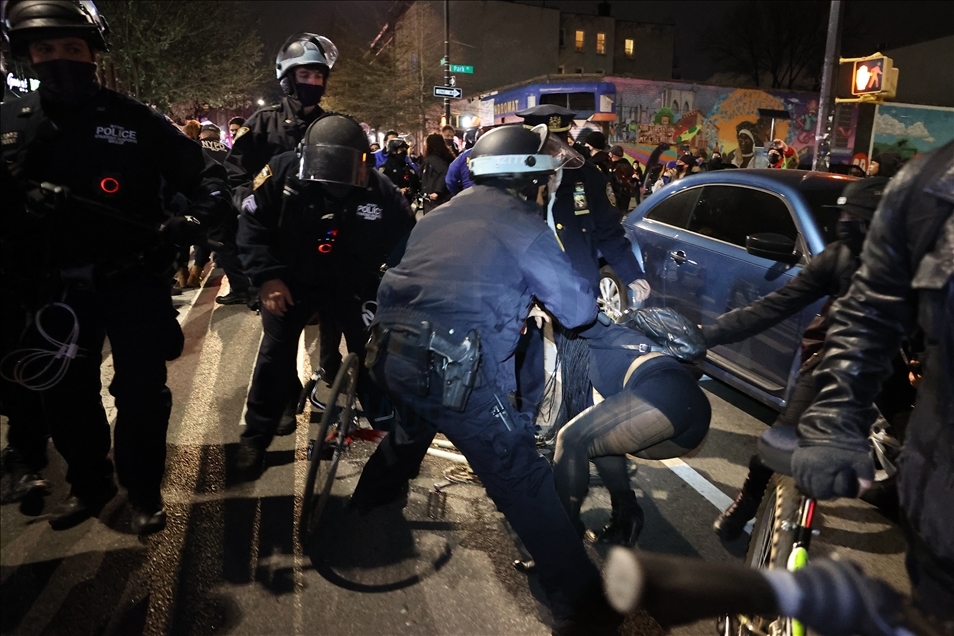 New York'ta polis şiddeti karşıtı protesto
